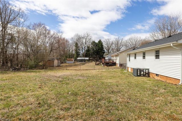 825 Parkwood Street, Burlington, NC 27215