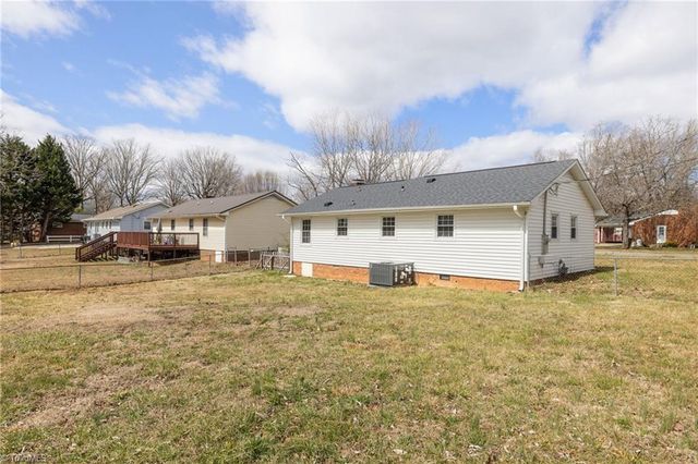 825 Parkwood Street, Burlington, NC 27215
