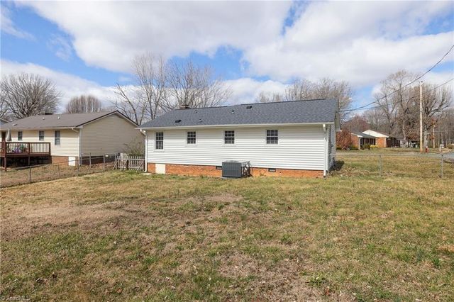825 Parkwood Street, Burlington, NC 27215