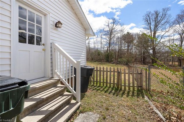 825 Parkwood Street, Burlington, NC 27215