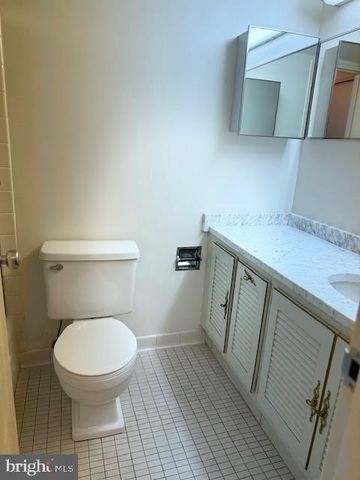 560 N St SW Apt N407, Washington, DC 20024
