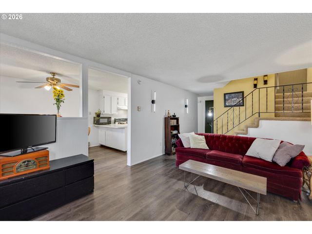 831 Ne 90TH Ave, Portland, OR 97220