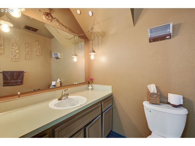 831 Ne 90TH Ave, Portland, OR 97220