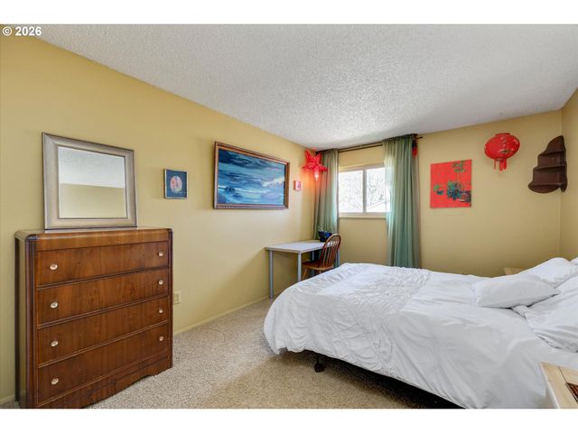 831 Ne 90TH Ave, Portland, OR 97220