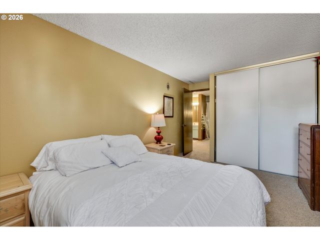 831 Ne 90TH Ave, Portland, OR 97220