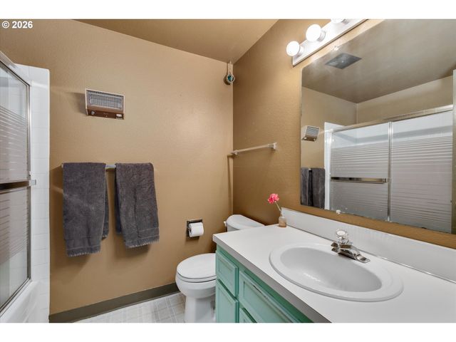 831 Ne 90TH Ave, Portland, OR 97220