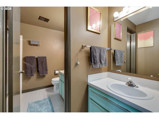 831 Ne 90TH Ave, Portland, OR 97220