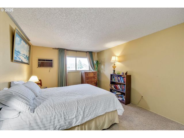 831 Ne 90TH Ave, Portland, OR 97220