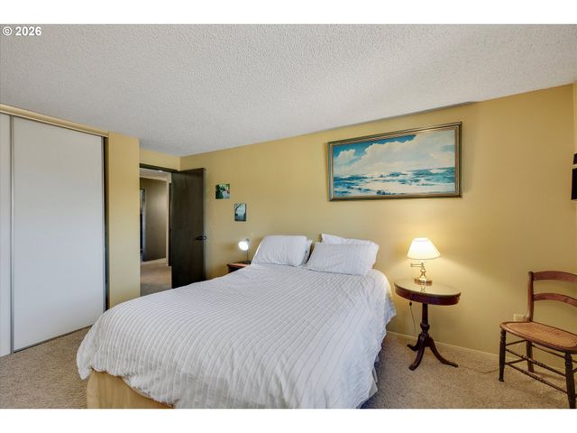 831 Ne 90TH Ave, Portland, OR 97220