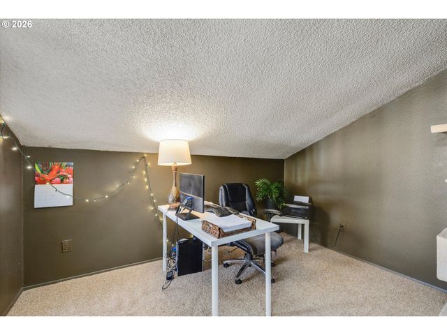 831 Ne 90TH Ave, Portland, OR 97220