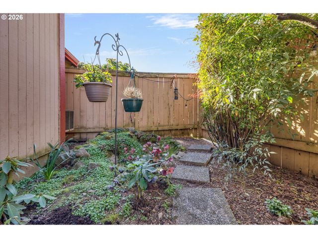 831 Ne 90TH Ave, Portland, OR 97220