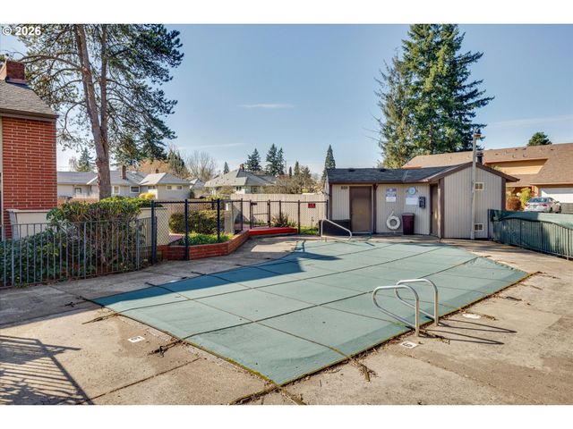 831 Ne 90TH Ave, Portland, OR 97220