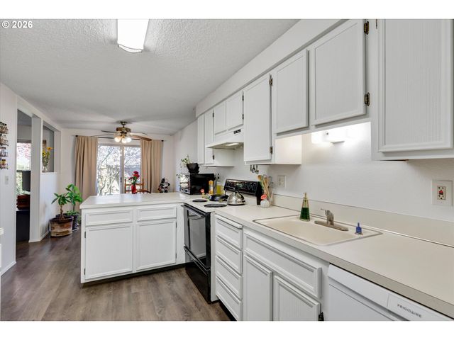 831 Ne 90TH Ave, Portland, OR 97220