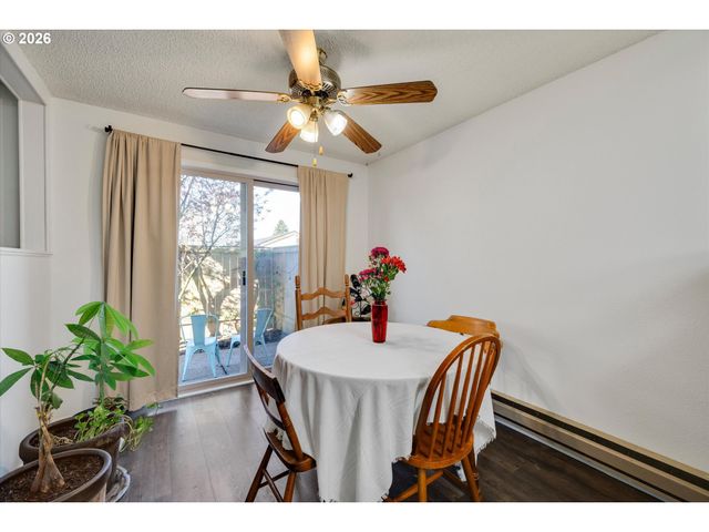 831 Ne 90TH Ave, Portland, OR 97220