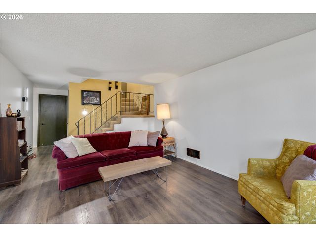 831 Ne 90TH Ave, Portland, OR 97220