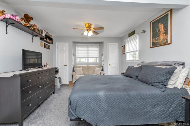 31 Sherwood Drive, East Islip, NY 11730