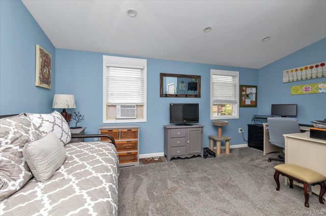 31 Sherwood Drive, East Islip, NY 11730