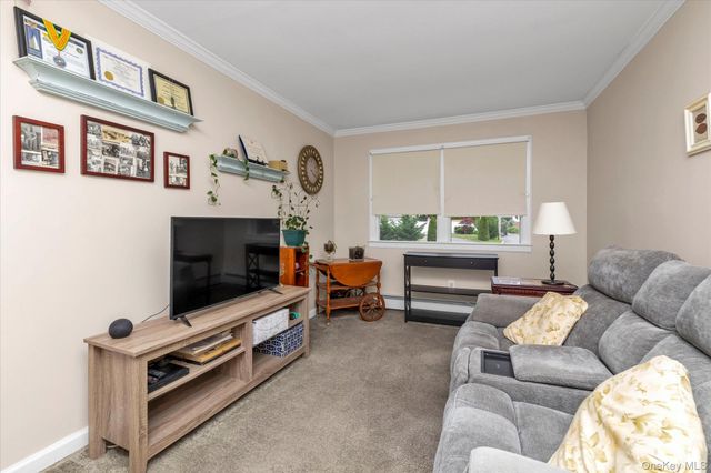 31 Sherwood Drive, East Islip, NY 11730