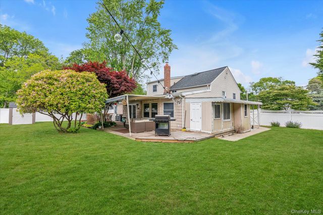 31 Sherwood Drive, East Islip, NY 11730