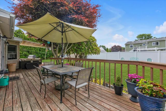 31 Sherwood Drive, East Islip, NY 11730
