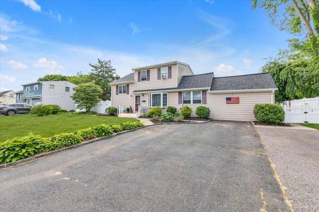 31 Sherwood Drive, East Islip, NY 11730
