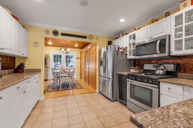 31 Sherwood Drive, East Islip, NY 11730