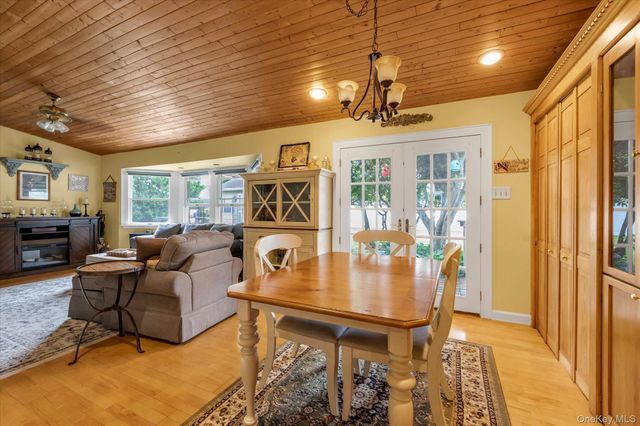 31 Sherwood Drive, East Islip, NY 11730