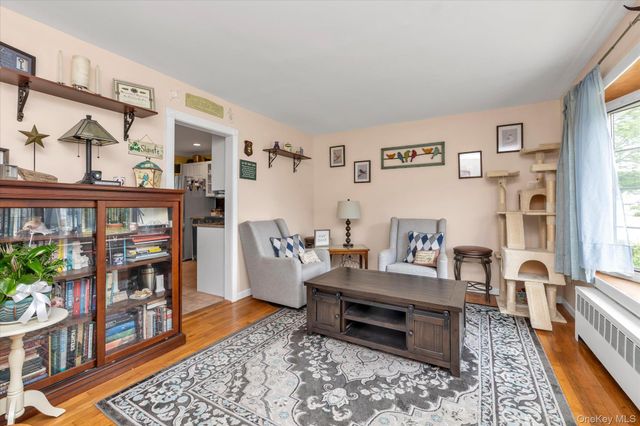 31 Sherwood Drive, East Islip, NY 11730
