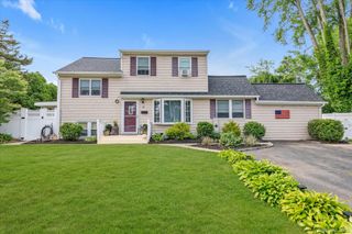 31 Sherwood Drive, East Islip, NY 11730