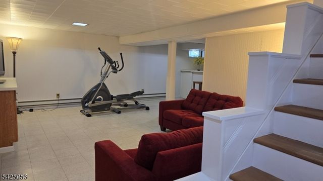 446 Maple Hill Dr, Hackensack City, NJ 07601