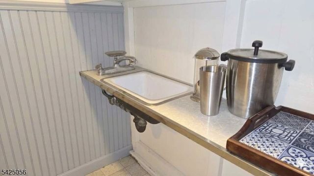 446 Maple Hill Dr, Hackensack City, NJ 07601