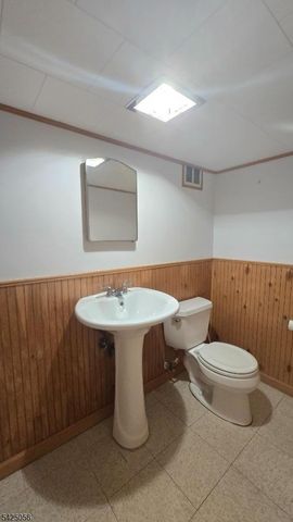 446 Maple Hill Dr, Hackensack City, NJ 07601