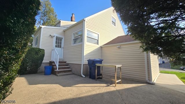 446 Maple Hill Dr, Hackensack City, NJ 07601