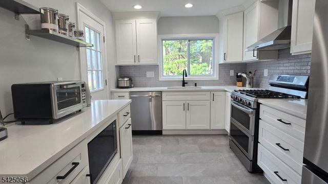 446 Maple Hill Dr, Hackensack City, NJ 07601