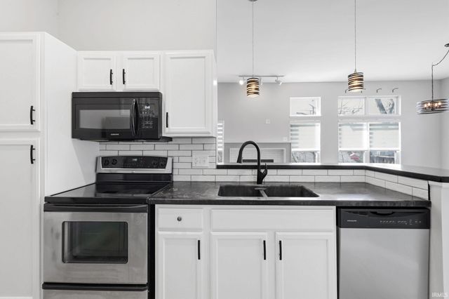 9690 S Bay Pointe Court, Bloomington, IN 47401