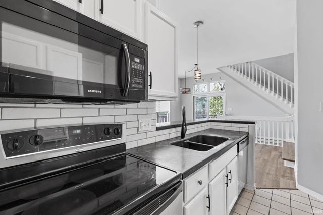 9690 S Bay Pointe Court, Bloomington, IN 47401