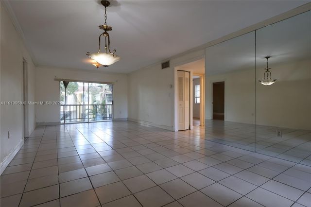 7825 Miller Dr C211, Miami, FL 33155