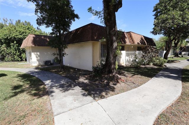 7825 Miller Dr C211, Miami, FL 33155