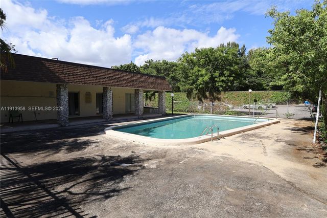 7825 Miller Dr C211, Miami, FL 33155