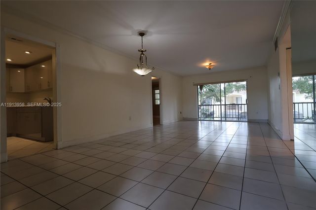 7825 Miller Dr C211, Miami, FL 33155