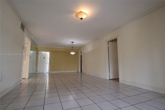 7825 Miller Dr C211, Miami, FL 33155