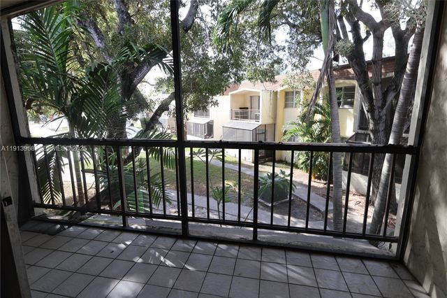 7825 Miller Dr C211, Miami, FL 33155