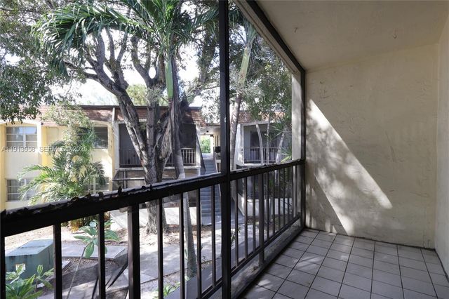 7825 Miller Dr C211, Miami, FL 33155