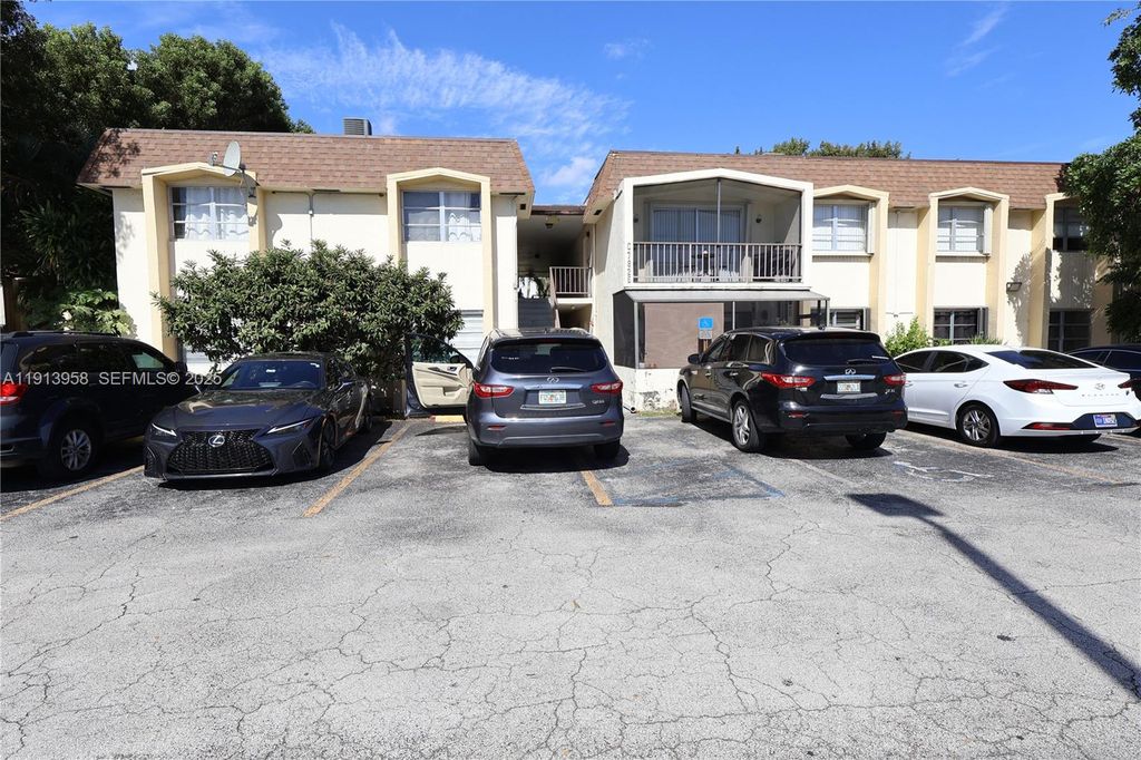 7825 Miller Dr C211, Miami, FL 33155