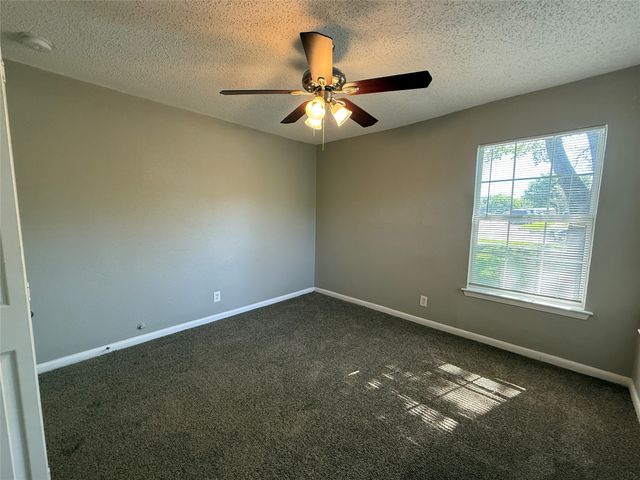 303 Ridgefield Circle, Mesquite, TX 75149