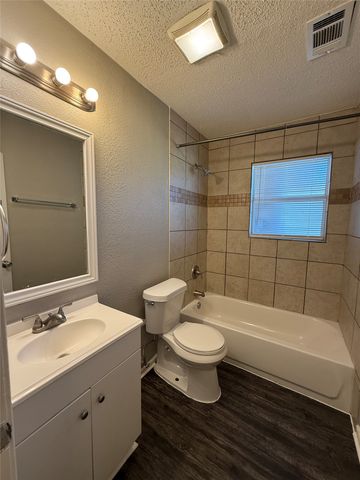 303 Ridgefield Circle, Mesquite, TX 75149