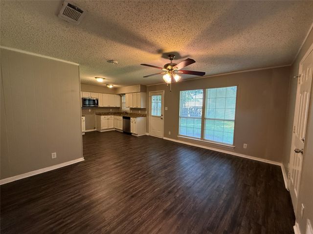303 Ridgefield Circle, Mesquite, TX 75149