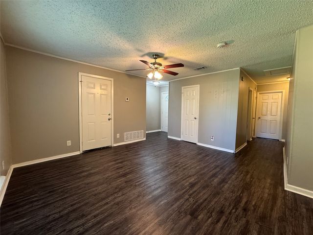 303 Ridgefield Circle, Mesquite, TX 75149