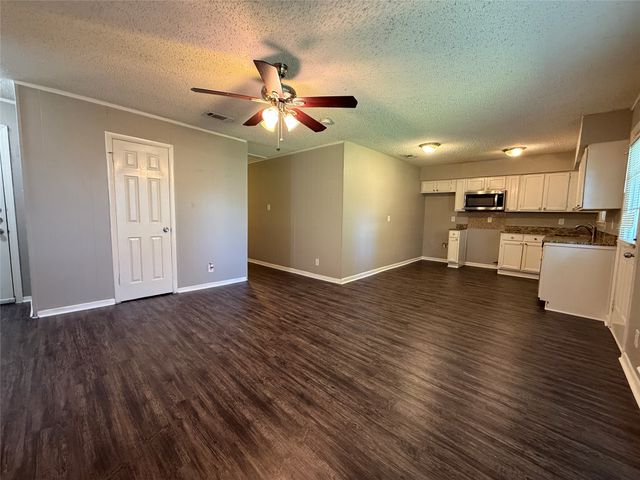 303 Ridgefield Circle, Mesquite, TX 75149