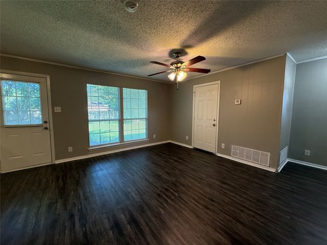 303 Ridgefield Circle, Mesquite, TX 75149